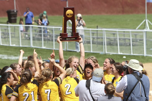 Stacey Hagensen (center with trophy) and the Lutes after winning the Division III softball National Championship.