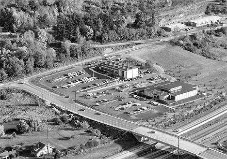 The Bellevue City Hall (center) and Bellevue Library (right) in the 1960s.